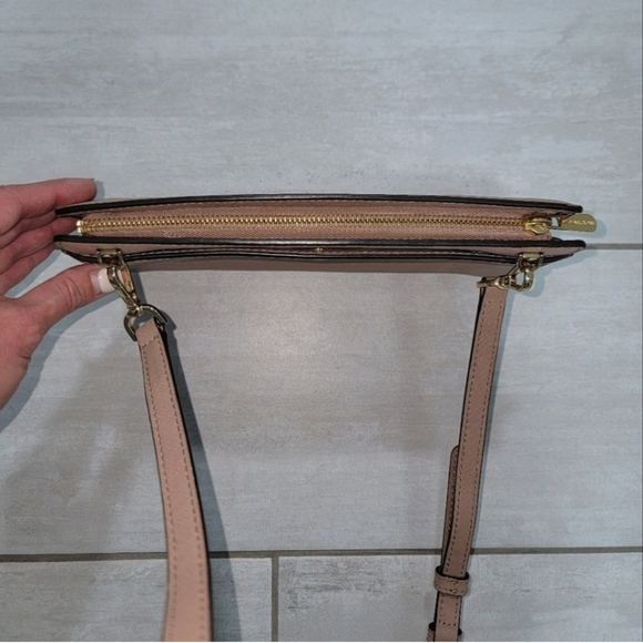 Michael Kors Crossbody Light Pink/Beige Bag with Zipper Closure and Gold Finish - Picture 6 of 8